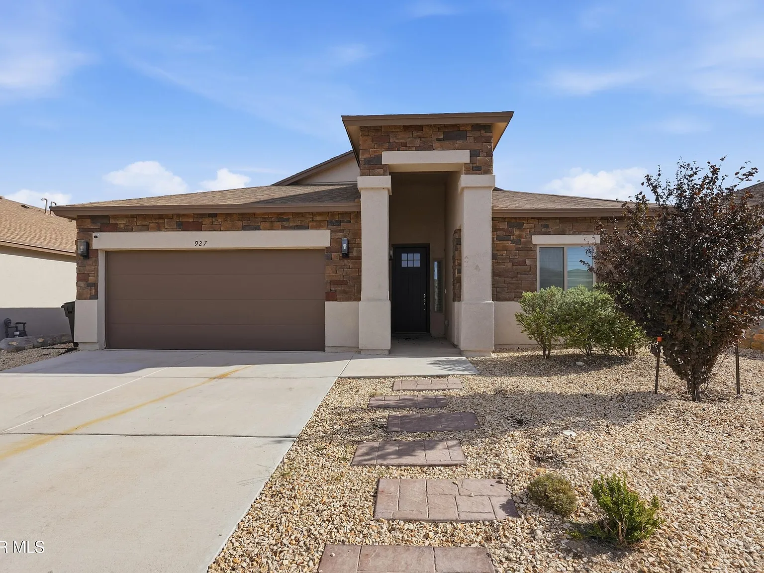 4 bed, 2.5 bath, 1841 sqft, $2,100 — Photo 2