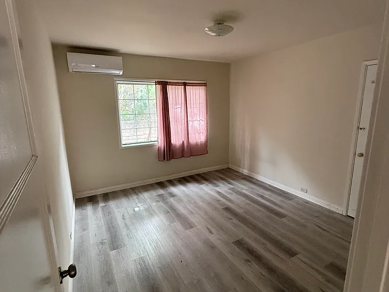 319 W Riggin St #1 — Photo 8
