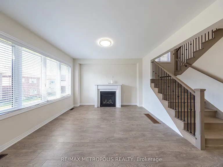 39 Northrop Ave — Photo 9