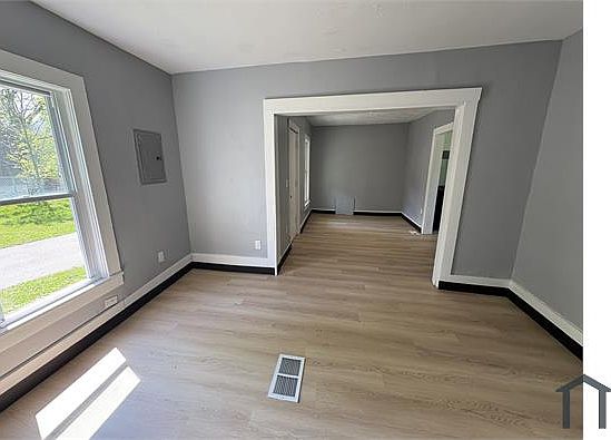2nd image of 4276 E 164th St
