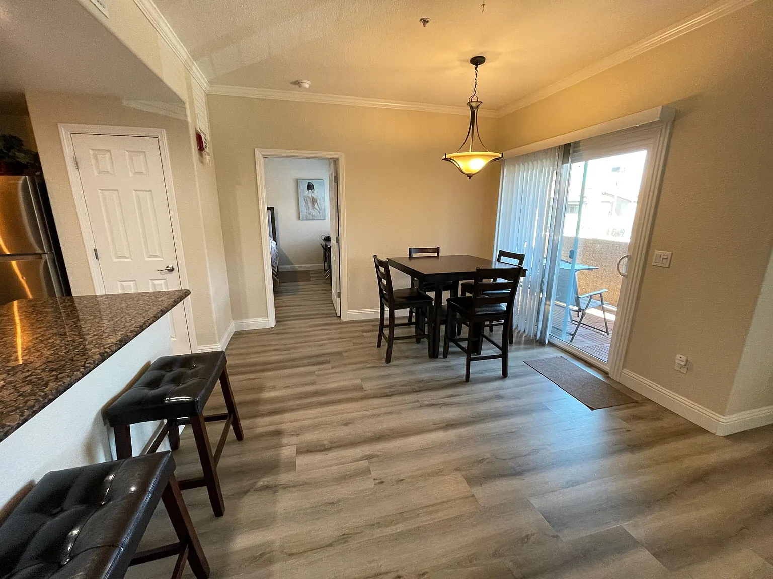 2 bed, 1057 sqft, $2,300 — Photo 4