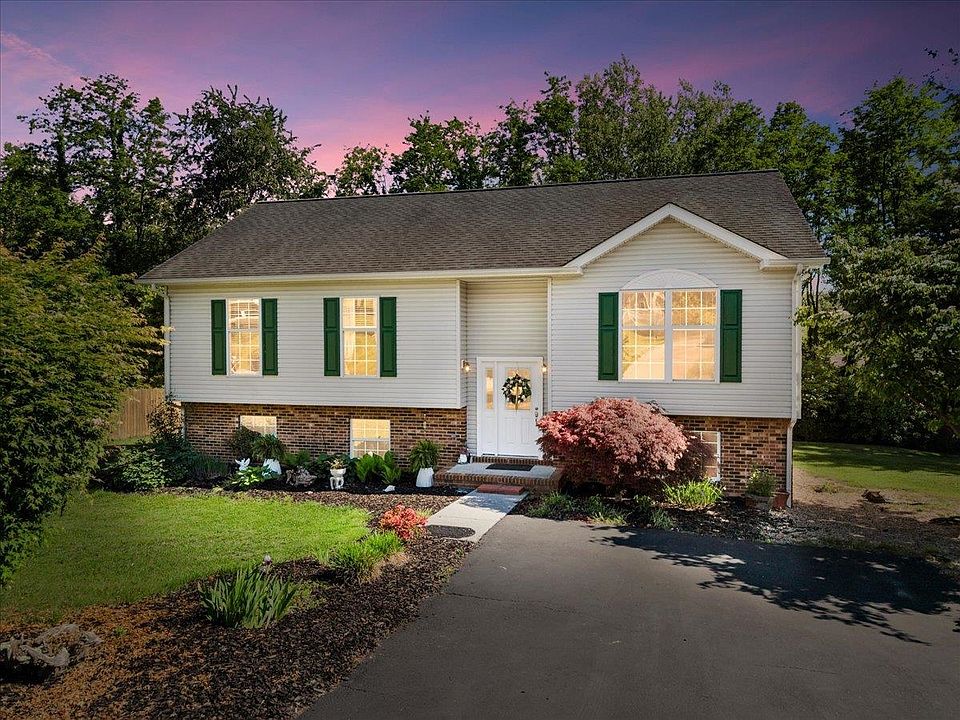 1st image of 650 Warren Ct