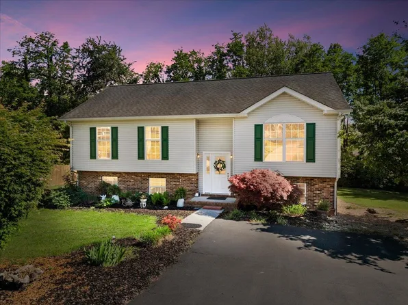 650 Warren Ct, Christiansburg, VA 24073