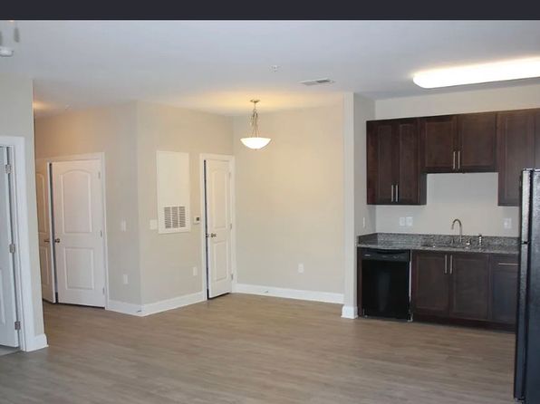 151 Howard Ln APT 102