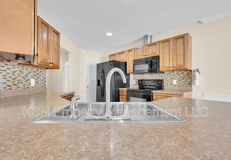 7331 Leghorn St — Photo 30
