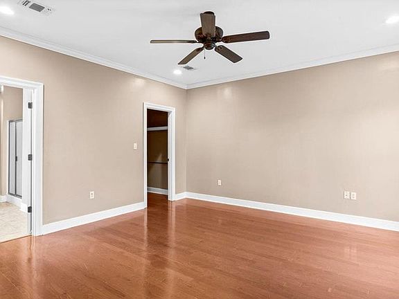 3rd image of 22 Fleur De Lis Dr