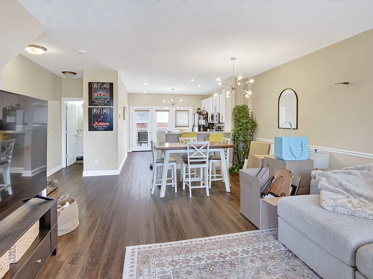 10933 Detroit Ave — Photo 5