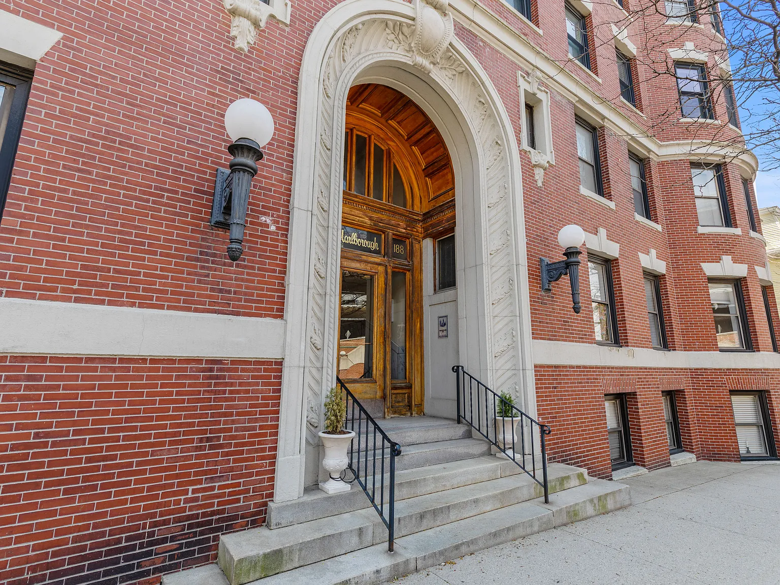 2 bed, 1115 sqft, $3,390 — Photo 3