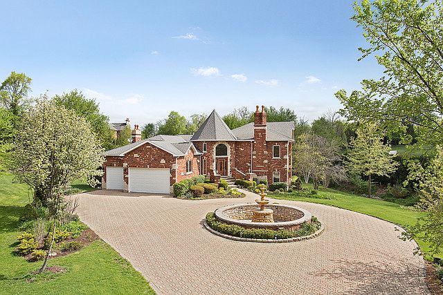 1st image of 8 Woodland Dr