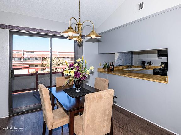 5th image of 946 W 220th St Unit 211