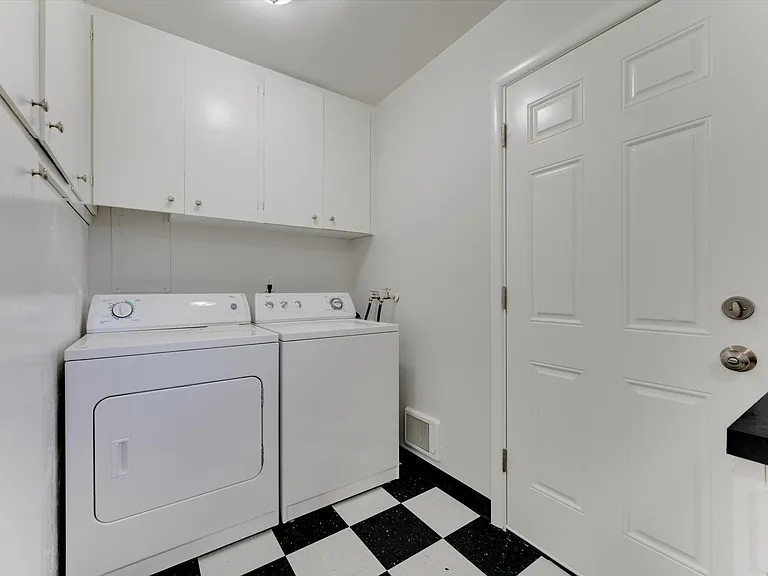 821 N Stafford St — Photo 15