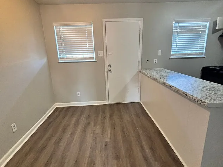 Blakely Place Apartments — Photo 19