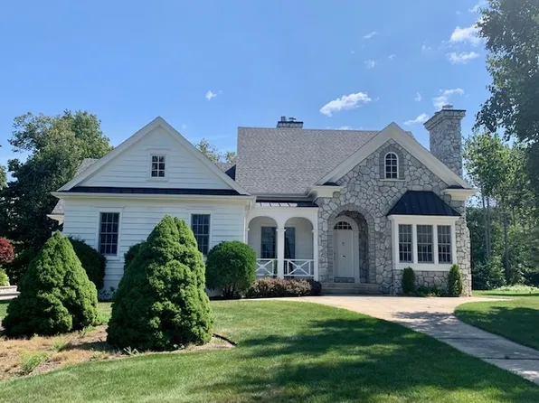 1215 Autumn Ln, Petoskey, MI 49770