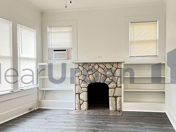 3rd image of 449 Barrett Pl