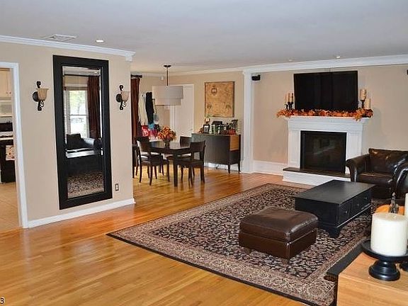 3rd image of 30 Lincoln Ave