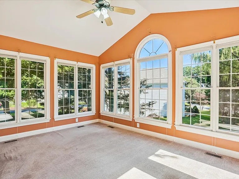 8931 Falls Farm Dr — Photo 12