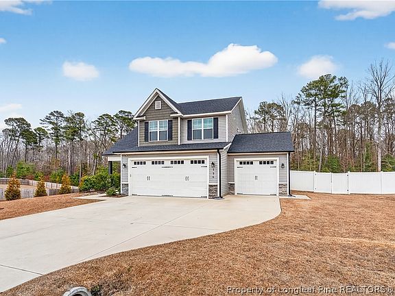 3rd image of 136 Edgefield Dr