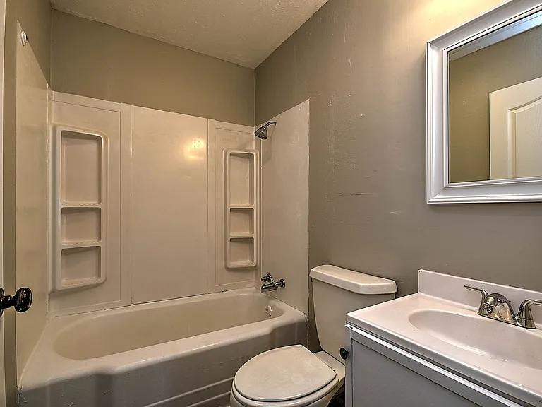304 N Hardin St — Photo 13