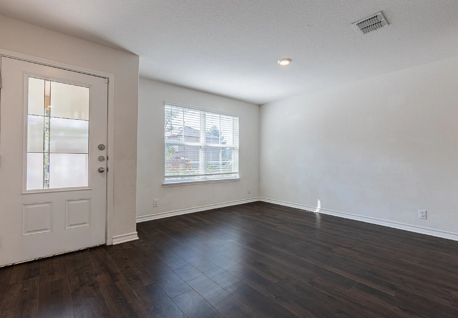 5 bed, 2.0 bath, 2538 sqft, $2,250 — Photo 4