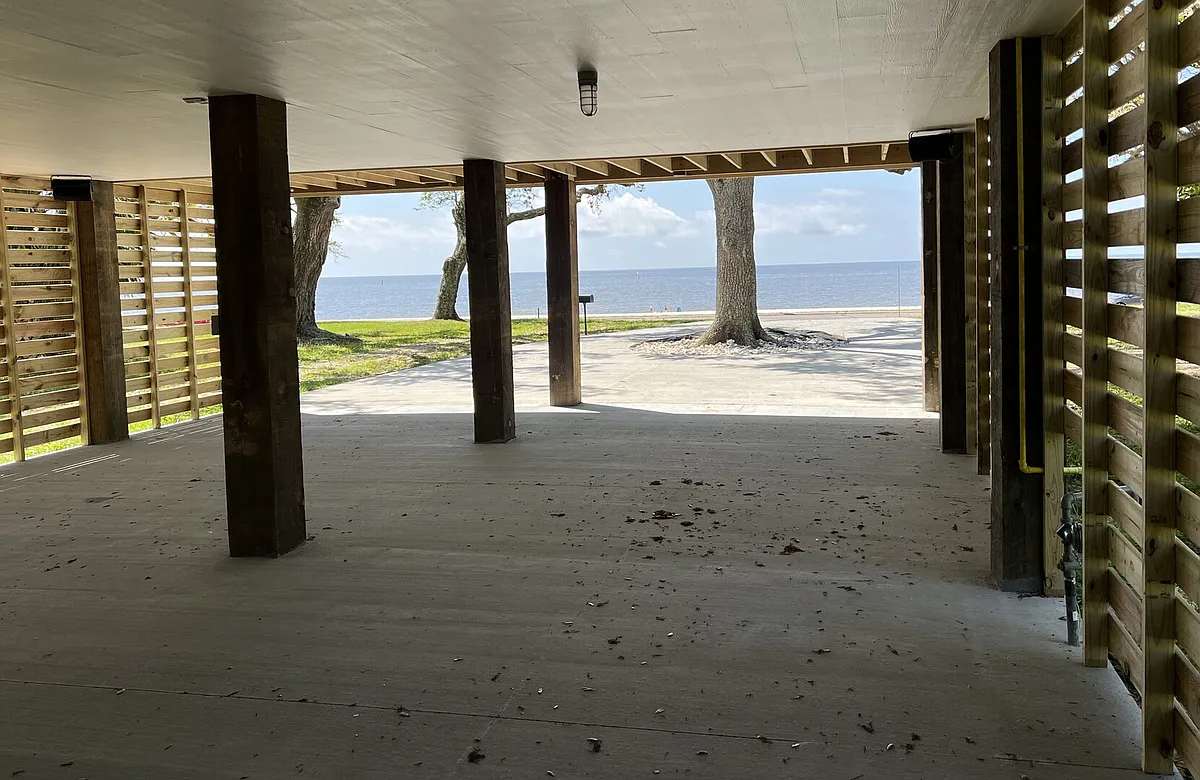 Building Photo - Beach Blvd