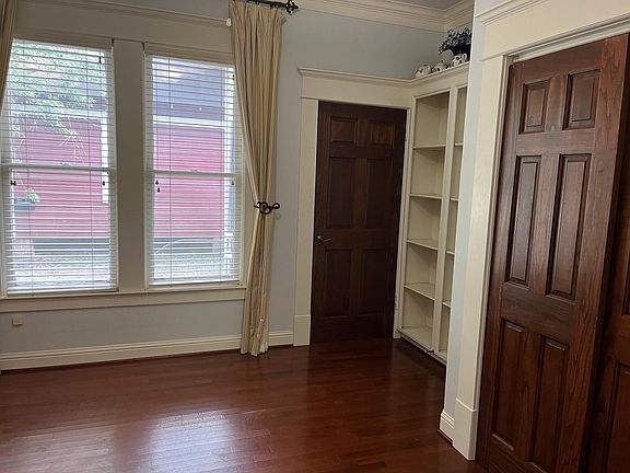 4th image of 1127 Cortlandt St