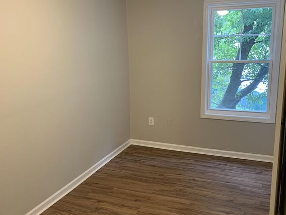 3rd image of 411 Boulevard
