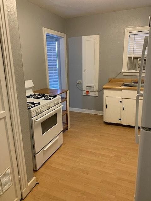 2nd image of 724 E Grayson St #3