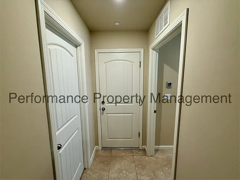 9024 Selma St — Photo 13