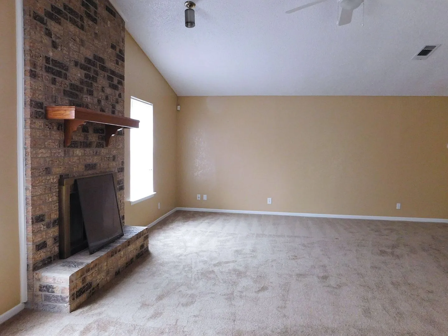 3-Bedroom House for Rent in Killeen — Photo 3
