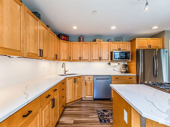 4th image of 389 12th Ave NW #389