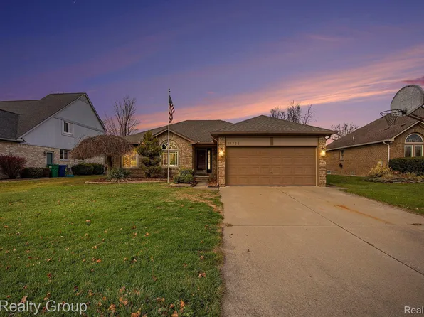 11725 Diamond Ln, Washington, MI 48094