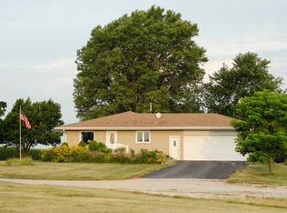 8336 W Illiniwick Rd, Warrensburg, IL 62573