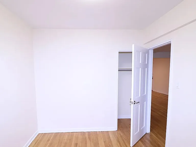 3415 Parsons Blvd #4R — Photo 5
