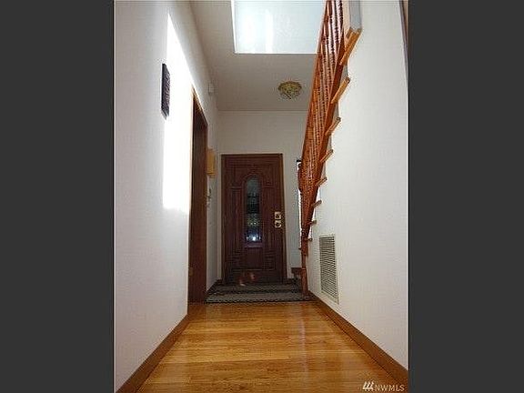 2nd image of 10310 Vickery Ave E