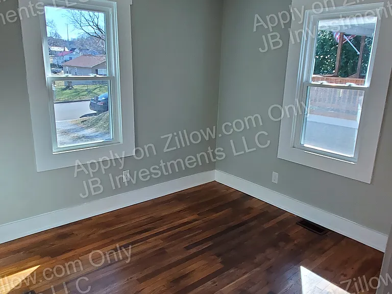 1911 E Watauga Ave — Photo 6