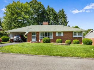 1115 Skymont Rd, Staunton, VA 24401