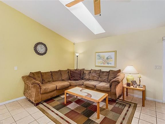 3rd image of 109 NE 5th Pl