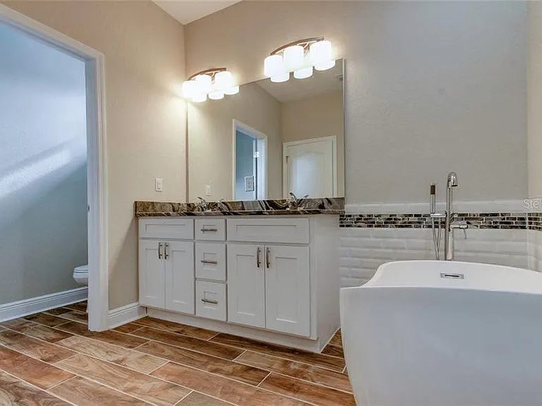 2309 W Saint John St — Photo 24