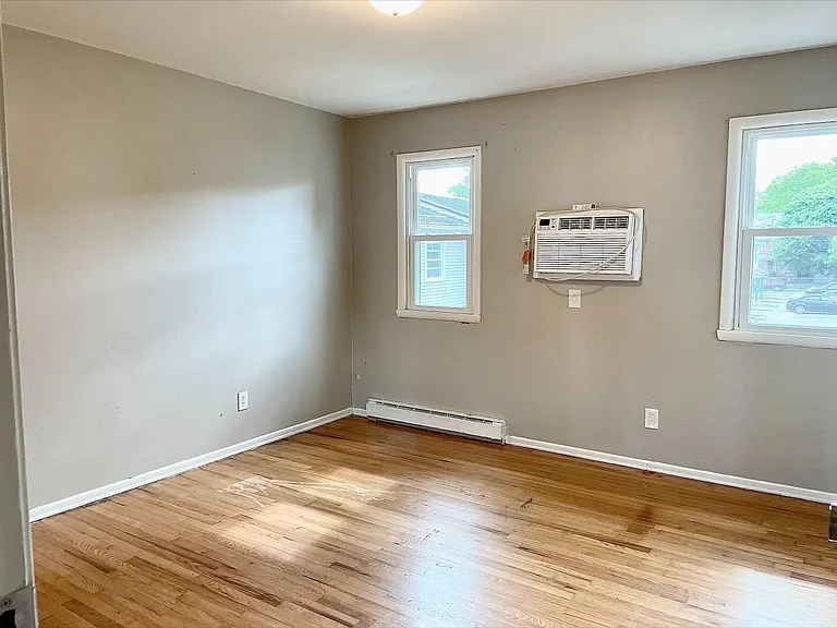55 E York St — Photo 13