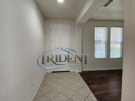 4th image of 1038 Zanes Dr