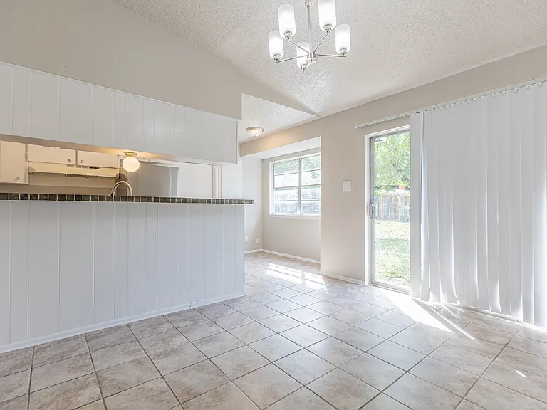 2306 Fairhill St — Photo 7