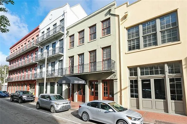 333 Girod St #304