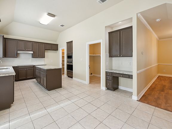 3rd image of 2807 Forest Green Dr