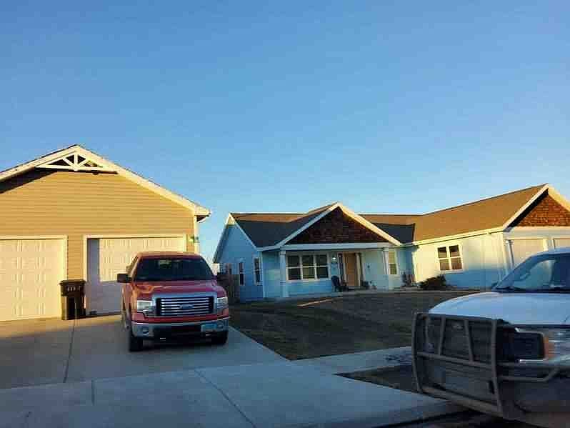 2nd image of 3226 32nd St W