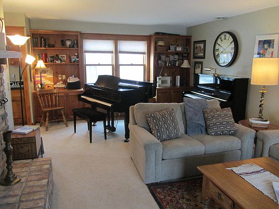4th image of 575 Shorewood Dr
