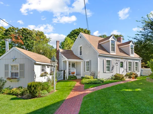 5 Meadow Ln, Marblehead, MA 01945