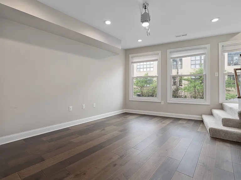 818 N 4th St — Photo 11