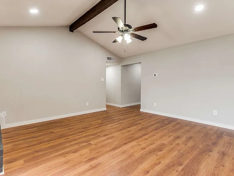 614 Brian Dr — Photo 5