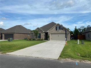 2058 Orleans Run Dr, Lake Charles, LA 70611