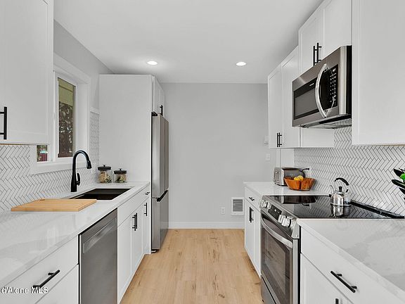3rd image of 1810 W Honeysuckle Ave